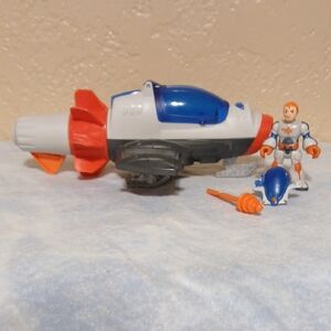 Fisher-Price Imaginext Alpha Star Space Ship W/Astronaut Makes Sounds/lights Up